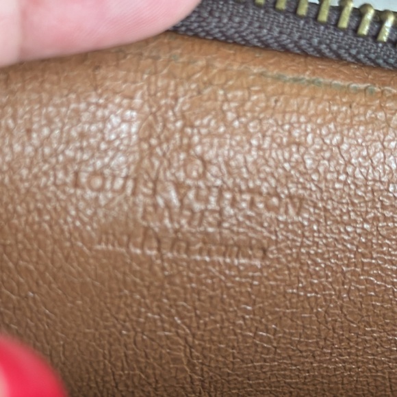 Louis Vuitton pouch - Picture 13 of 14